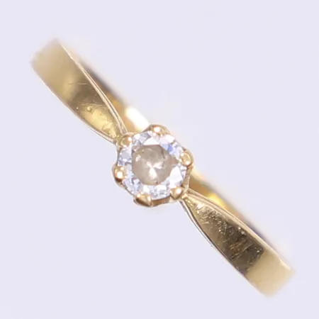 Ring med vit sten gravyr/defekt 18K Vikt: 1,3 g