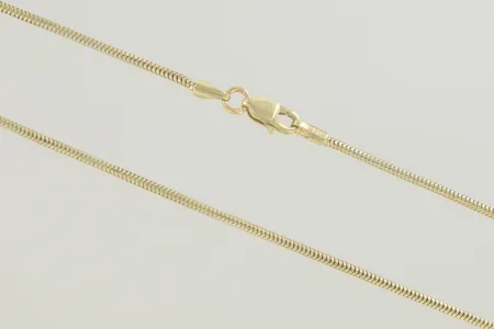 Halskedja längd 45,5 cm bredd 1 mm, 14K  Vikt: 4 g