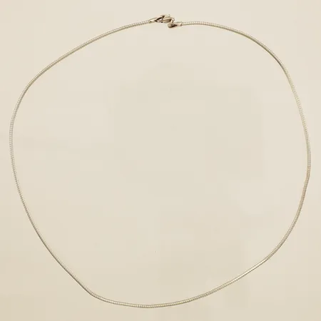 Collier halvstelt längd 40,5cm bredd 1,4mm bucklor samt ojämnheter silver 925/1000 Vikt: 5,5 g