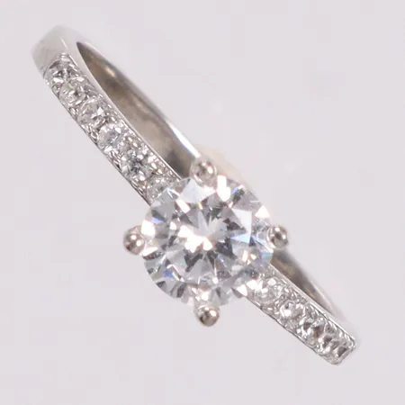 Ring stl:17¼ vita stenar silver 926/1000 Vikt: 2 g