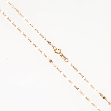 Collier med integrerat hänge matterat hjärta längd 40cm bredd 2,2mm, hängets mått 40,5x12,5mm, 14K 5,7g.