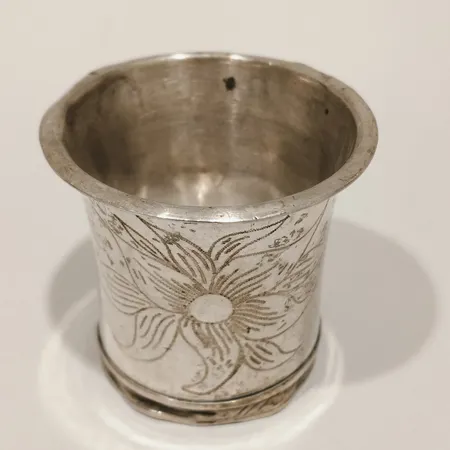 Bägare höjd 4cm bucklig silver 830/1000 Vikt: 29,2 g