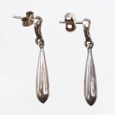 Örhängen droppe, längd 30,7mm, bredd 2-5,2mm, 925/1000 silver. Vikt: 2,1 g
