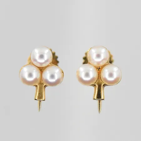 Örhängen med odlade pärlor Ø3mm, längd 10mm, 18K. Vikt: 1,8 g