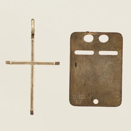 Hänge/Id-bricka samt hänge kors, defekt silver 830-925/1000 Vikt: 4,3 g