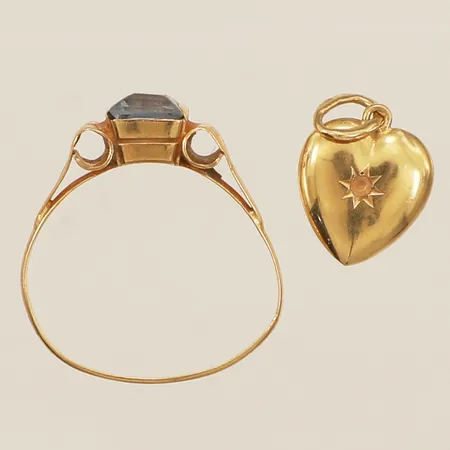 Diverse guld hänge samt ring defekt sten 18K Vikt: 1,9 g