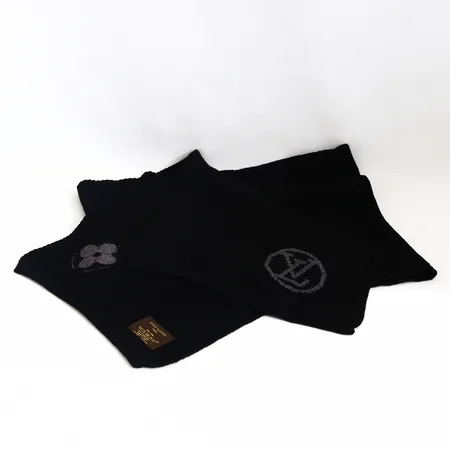 Halsduk Louis Vuitton, stickad, 100% ull, längd ca 200cm, bredd ca 29cm, lite nopprig, fint begagnat skick, med originaletui