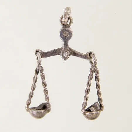 Ring med vita stenar stl:18 bredd 2 - 13,8mm silver 925/1000 Vikt: 3,4 g