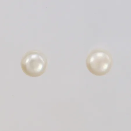 Ett par örhängen med imitationspärlor, Ø6,7mm, 925/1000 silver Vikt: 0,9 g