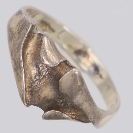 Ring stl:18, bredd 9,5mm, 925/1000 silver Vikt: 2,2 g
