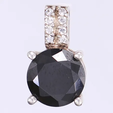 Hänge med svart samt vita stenar 21x12mm silver 925/1000 Vikt: 5,4 g