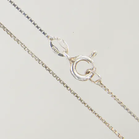 Hänge kors med lila stenar samt dekor 56x48mm 9K  Vikt: 11,3 g