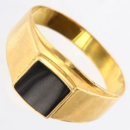 Klackring med svart sten stl: 21¾, bredd: 4-12mm, 18K Vikt: 3,8 g