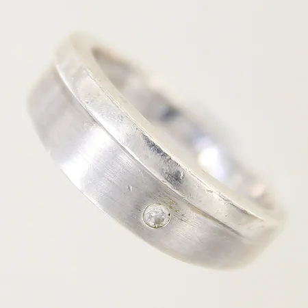 Ring stl:18 bredd 2,8 - 7,4mm förgylld detalj silver 925/1000 Vikt: 5,8 g