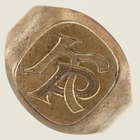 Klackring med monogramgravyr stl:20½, bredd 5,3mm Ge-Kå Rolf Kaplan Ab år 1975 silver 830/1000 Vikt: 8,4 g