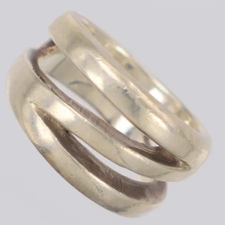 Ring stl:18, bredd 13,2mm, 925/1000 silver Vikt: 11,5 g