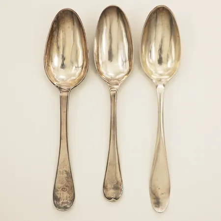Tre skedar längd 21-22cm gravyr silver 830/1000 Vikt: 202,7 g