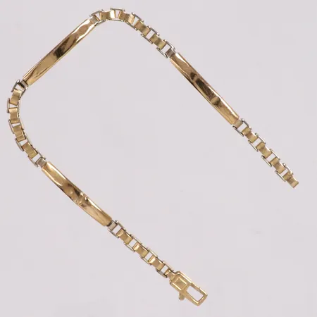 Armband 3 namnbrickor längd 21cm, bucklig 18K Vikt: 9,4 g