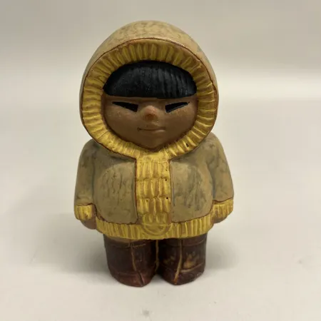 Figurin Nord Lisa Larsson, ur serien all världens barn Gustavsberg, höjd ca 12cm, stengods, nagg på fot, stämpelmärkt