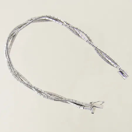 Örhängen 13x6mm skeva stift 18K Vikt: 2,7 g