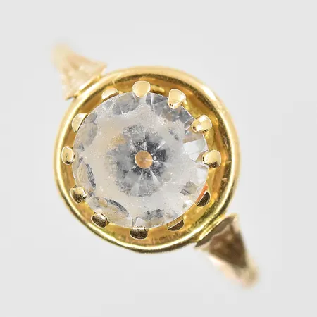 Ring med blå sten stl:18¼, bredd 3-12mm, sliten sten, 18K + 23K. bruttovikt 7,2g Vikt: 7,2 g