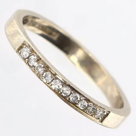 Ring med diamanter 0,10ctv enligt gravyr, stl: 17¼, bredd: 2mm, vitguld, 18K Vikt: 2,7 g