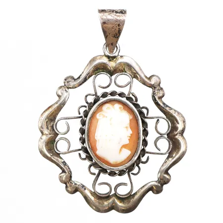 Hänge med camé, längd 48,4mm, bredd 3,8-35mm, 830/1000 silver. Vikt: 7 g