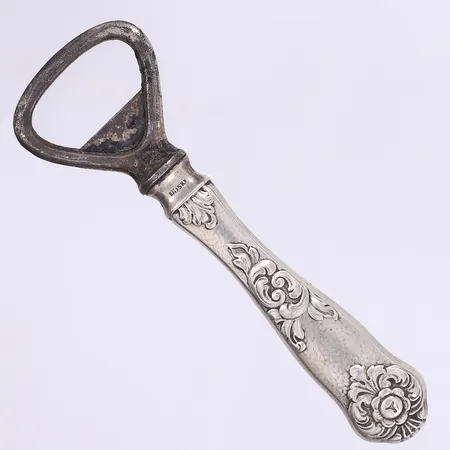 Kapsylöppnare 11cm, övre del vitmetall, fyllt handtag, silver 830/1000 Bruttovikt: 33,1g Vikt: 33,1 g