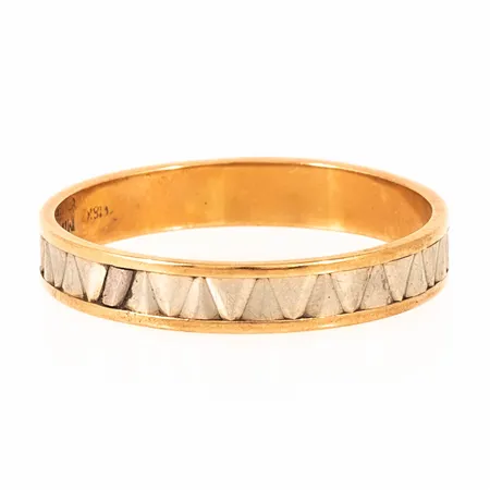 Ring med röd sten stl:16½ bredd 3,2-8,3mm, 18K 1,6g.