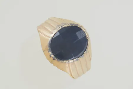 Ring stl:20 bredd 4 mm, graverad 18K Vikt: 4,5 g