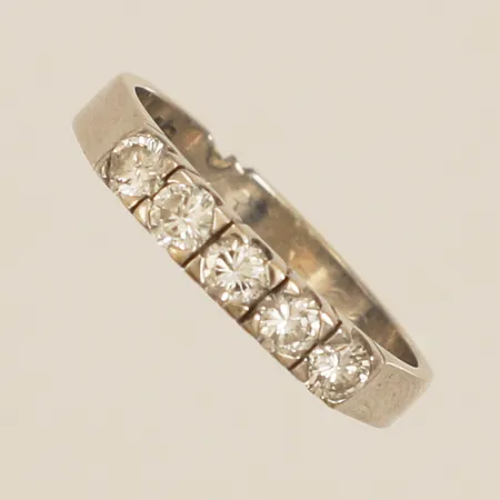 Ring med diamanter 5x0,05ct stl:15¾ defekt skena, gravyr 18K Vikt: 2,7 g