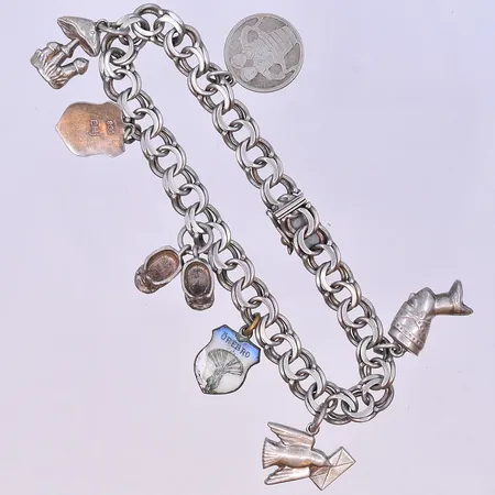 Diverse silver 830/1000. Vikt: 35,2 g