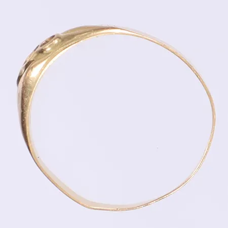 Ring mönstrad dekor stl:19½ bredd 3-7mm, svenska stämplar, ojämn i formen/bucklig, 18K Vikt: 2,8 g