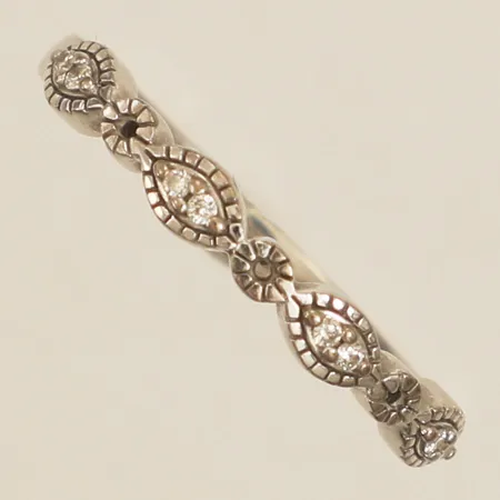 Ring med diamanter 0,04ct enligt gravyr stl:17½, bredd 1,9-3mm personlig gravyr vitguld 18K Vikt: 2,7 g