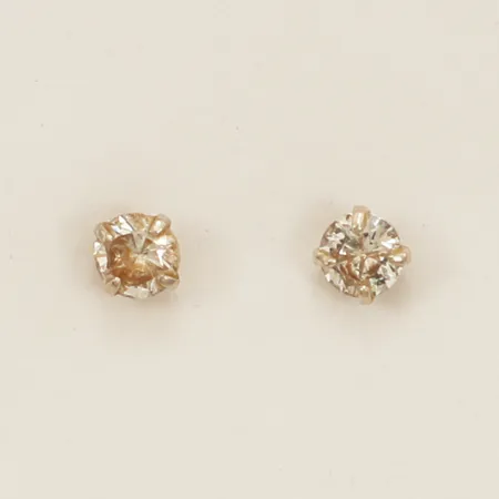 Ett par örhängen med vita stenar Ø3mm silver 925/1000 Vikt: 0,4 g