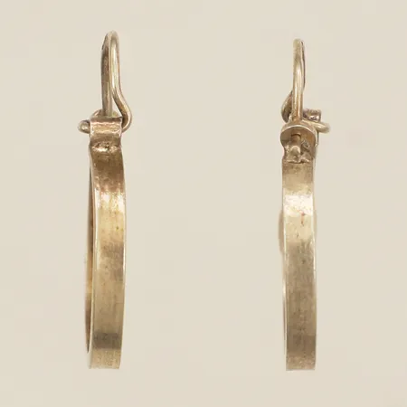 Ett par örhängen creoler längd 22mm, bredd 2,2mm silver 830/1000 Vikt: 1,9 g