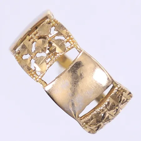 Ring med dekor stl:18 bredd 2-8mm svenska stämplar 18K  Vikt: 2,4 g