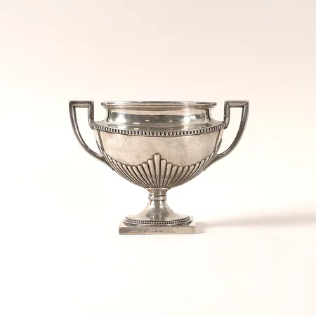Sockerskål K Anderson Stockholm år 1903, höjd 12cm, nyempire, saknar lock, silver 830/1000 Vikt: 277,8 g
