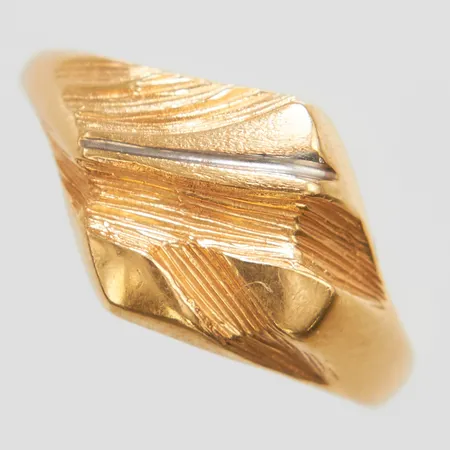 Ring stl:17, bredd 1,5-10mm, 18K Vikt: 2,8g Vikt: 2,8 g