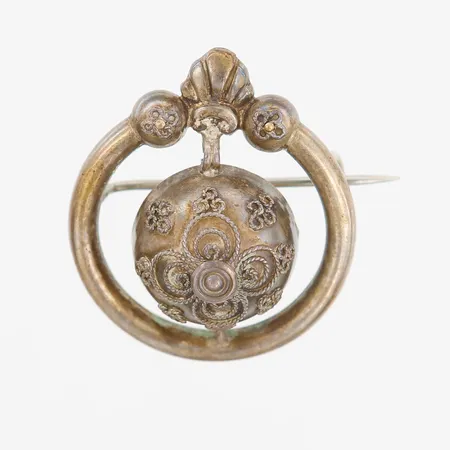 Brosch med filigranarbete längd 34mm, bredd 30mm, ihålig, silver 830/1000 Vikt: 6,4 g