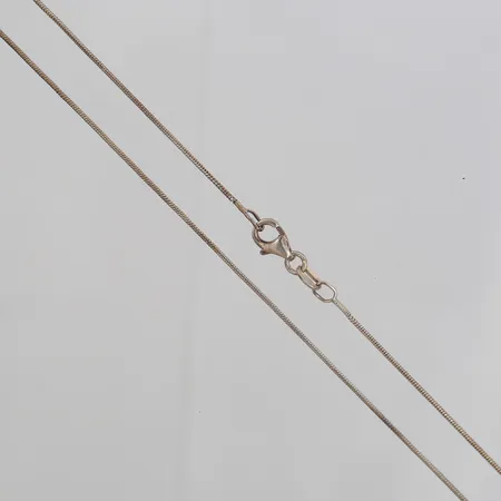 Kedja Ormlänk längd 56,5cm, bredd 1mm, brott i länk, silver 925/1000 Vikt: 3,4 g