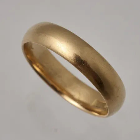 Ring stl:19¼ bredd 4mm, personlig gravyr, 18K, 5,5g.