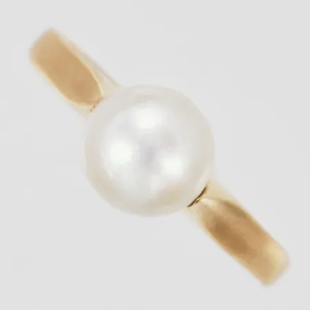 Ring med odlad pärla Ø 8mm Ceson Guldvaru Ab 1961 stl: 19¼ 18K Vikt: 3,3 g