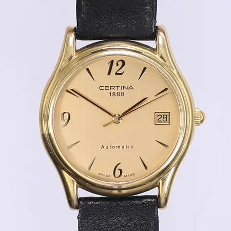 Herrur Certina 1888 Ø35,5mm, automat, datum, 18K, glasbaksida, cal. ETA 2824-2, boettnummer 633.9210.68, slitet läderband, originalspänne i sliten dubblé, inga tillberhör, Bruttovikt inklusive band: 47,2g