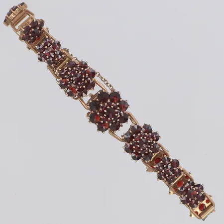 Armband med granater, längd 18cm, bredd 13,8mm, säkerhetskedja, Heribert Engelbert AB, förgyllt silver 830/1000 Vikt: 18,2 g
