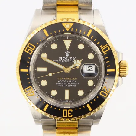 Herrur Rolex Oyster Perpetual Sea-Dweller, guld/stål, automatisk, refnr:126603 serienr:F876M943, kaliber:3235, boettnr:2500, verknr:20V7J499, Ø43mm, 1 extra länkbit, bruksskick med repig länk ca 18cm, manual, certifikat från Gassan Nederländerna, 2019, och kvitto från Nymans Ur 2021, box, låda och ytterkartong.
