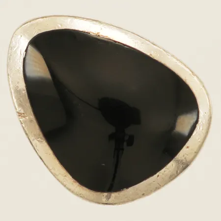 Ring med onyx stl:16¼, bredd 4,5-19mm små hack i skena/vid fattning silver 925/1000 Vikt: 10,9 g