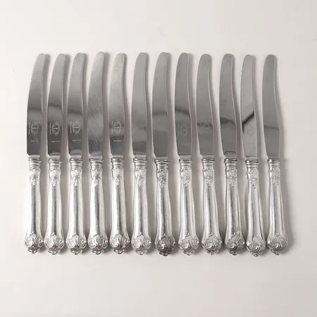 Tolv matknivar modell Sachsisk längd 21,5cm, blad i rostfritt stål, Cohr, silver 830/1000 Vikt: 813 g