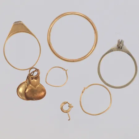 Diverse guld, sten, gravyr, skadat, defekt, 18K Vikt: 10,4 g
