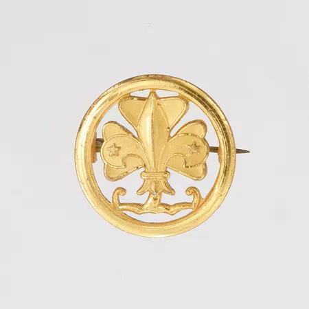 Brosch med heraldisk lilja Ø21mm, förgyllt silver 830/1000 Vikt: 3,6 g